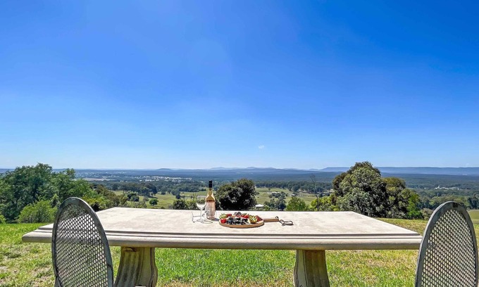 Mount View Cottage | Elouera Retreat - Hunter Valley escape with all around views