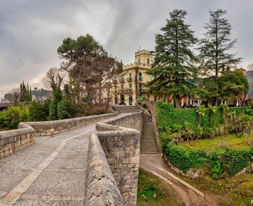 Besalu Hotel | Els Jardins De La Martana