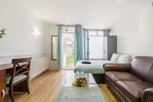 Kennington House | Eltar Hostle