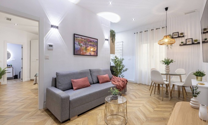 Centro - Sagrario Apartment | Elvira Elegant Suite: very central next to Cathedral and Albaicin