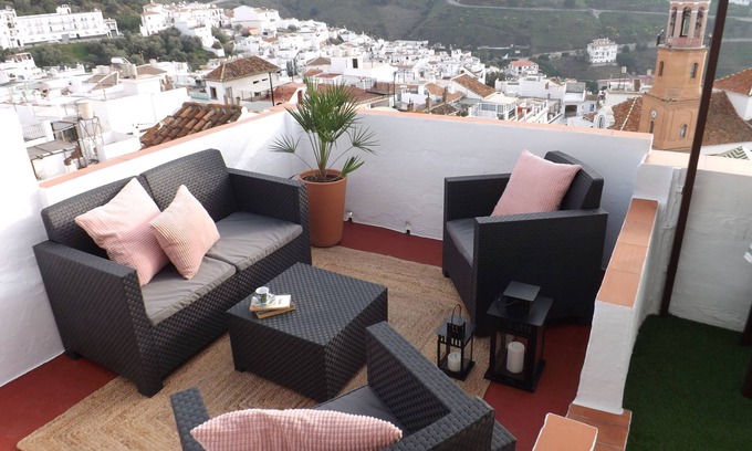 Competa House | Elvira House. Charming house with large terrace and beautiful views
