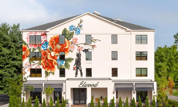 Lexington Hotel | Elwood Hotel & Suites