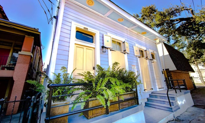 South 7th Ward Bed & Breakfast | Elysian Historic Cottage Historic Getaways