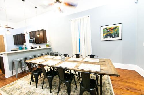 South 7th Ward House | Elysian Historic Cottage - 4 bed-4 ensuite Baths