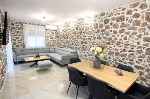 Dio-Olympos Apartment | Elysian Stone Apartment II