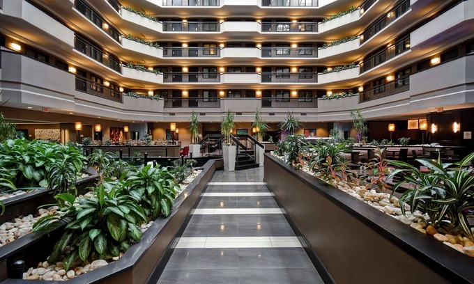 Herndon Hotel | Embassy Suites by Hilton Dulles Airport