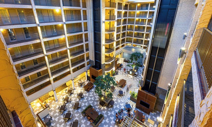 West Bloomington Hotel | Embassy Suites by Hilton Bloomington/Minneapolis