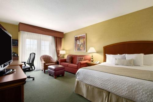 Greensboro Hotel | Embassy Suites by Hilton Greensboro Airport