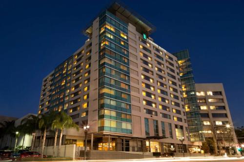Downtown Hotel | Embassy Suites Los Angeles Glendale