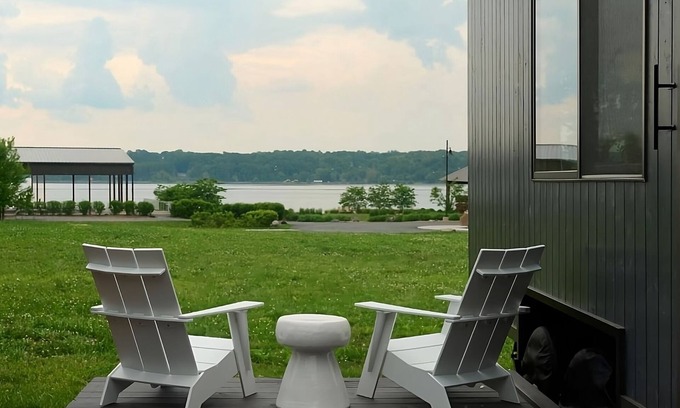 Kingston Apartment | Embrace Nature's Embrace! Near Kingston Point Beach, Free Breakfast and Parking