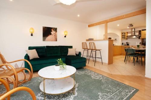 Znojmo Apartment | Emerald Apartment