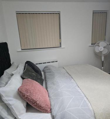 Custom House Apartment | Emerald Apartments A star Proximity