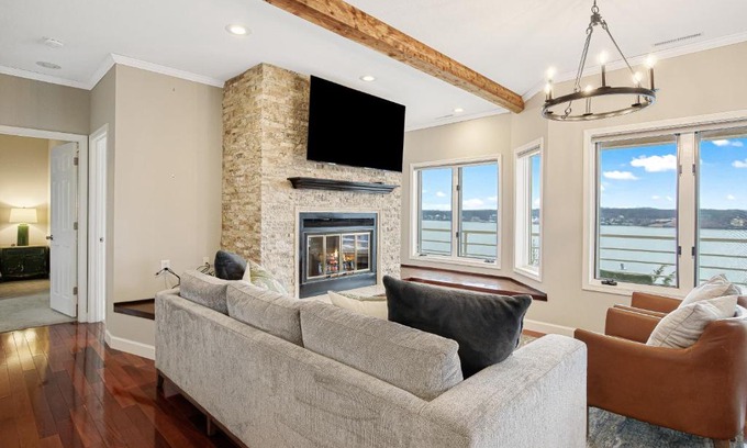 Lake Ozark Apartment | Emerald Bay Unit 1B