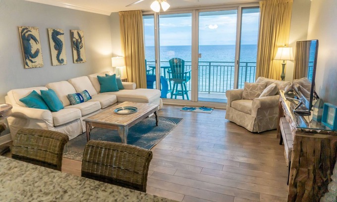 Panama City Beach Condo | Emerald Bch Resort, Oceanfront! 6th Floor! Free Beach Chairs! Starbucks! Skybar!