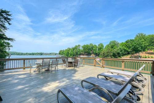 Moneta House | Emerald Cove