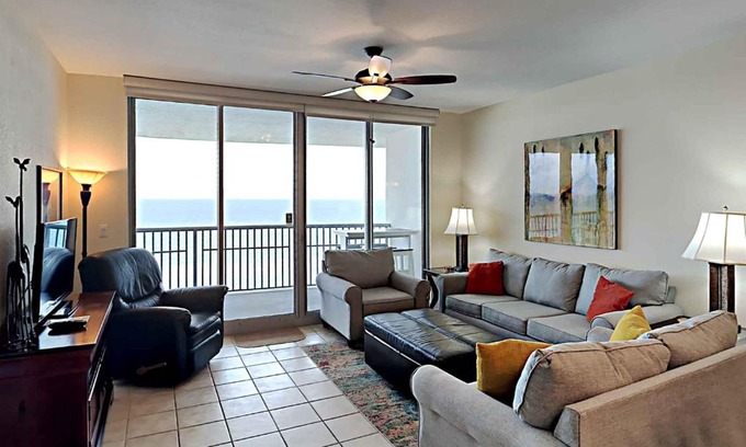 Pensacola Beach Apartment | Emerald Dolphin #1630