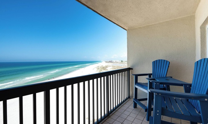 Sunnyside Condo | ‘Emerald Dreams’ Beach & Lakefront West PCB Condo