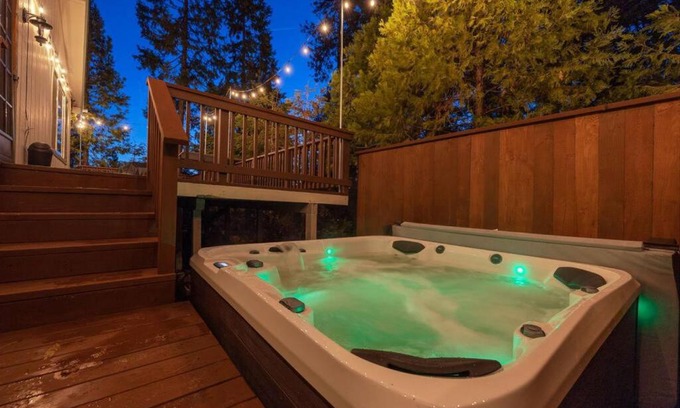 Oakhurst House | Emerald Escape at Cedar Valley