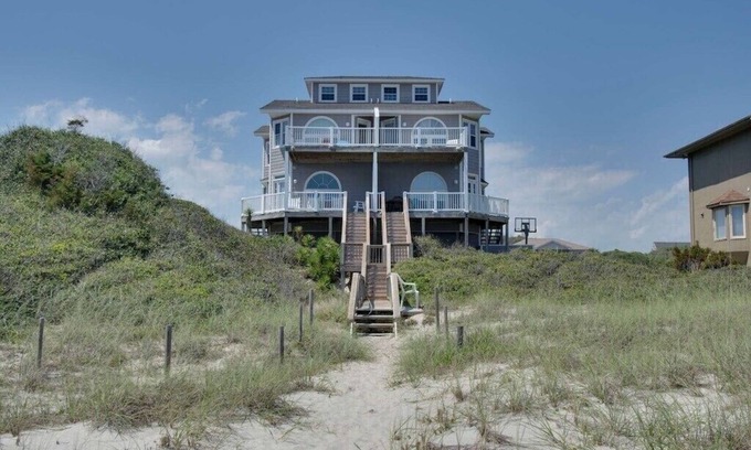 Emerald Isle House | Emerald Isle at it's best at Sea Maiden West! Renovated BEACHFRONT home!