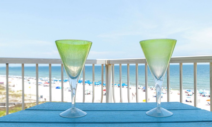 Orange Beach Condo | Emerald Key 401 A Spacious Beachfront Corner Unit Directly on the Gulf of Mexico