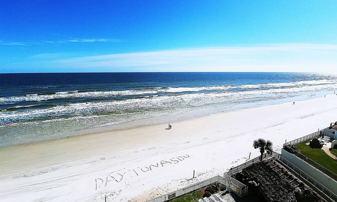 Daytona Beach Shores Hotel | Emerald Shores Resort