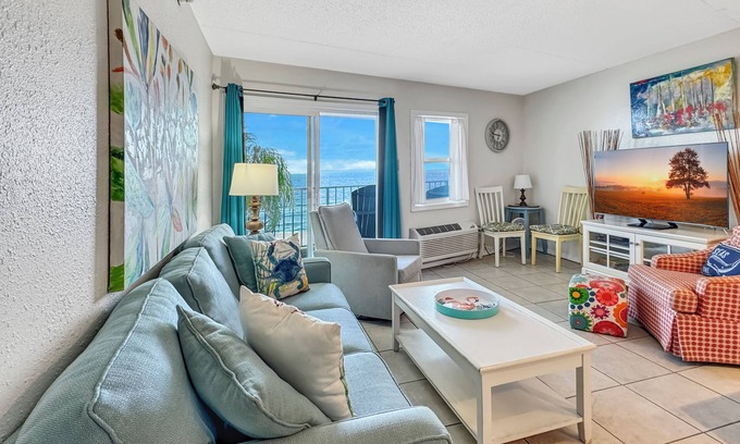 Orange Beach Condo | Emerald Skye 52 - Beautifully decorated beachfront condo
