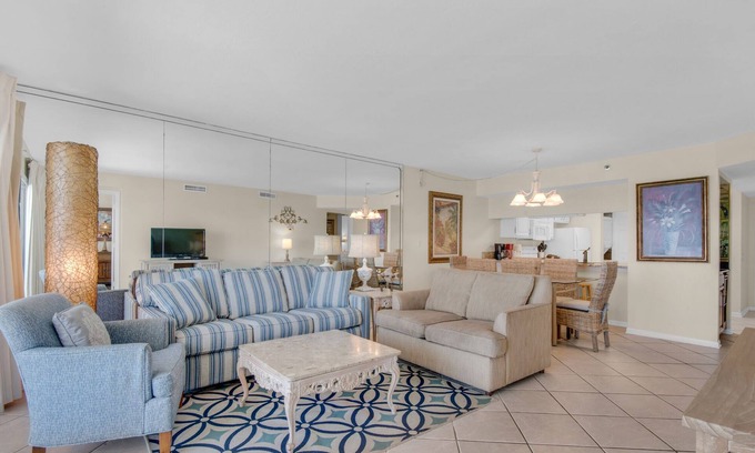 Destin Condo | Emerald Towers Condo Directly on the beach
