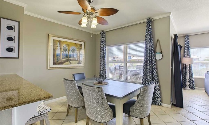 Frangista Beach Condo | Emerald Waters 301 - Upscale, Gulf View, Community Pool, Grill, Wifi, Laundry!
