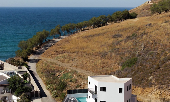 Panormos Villa | EmJo Villa, By the Sea, Stroll to Beach & Dining