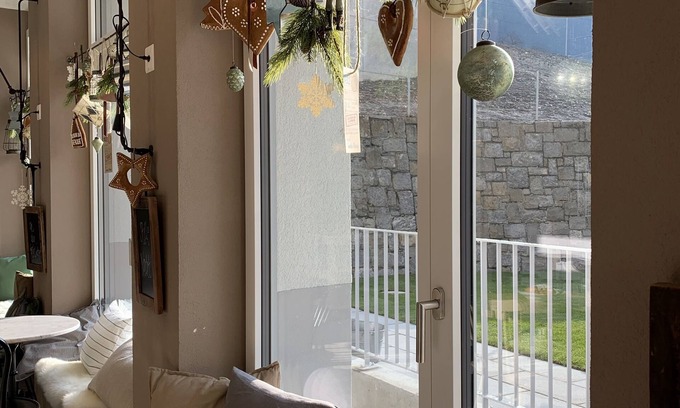 Lungern Hotel | Emma's Hotel - Bed & Breakfast Self Check-in Hotel