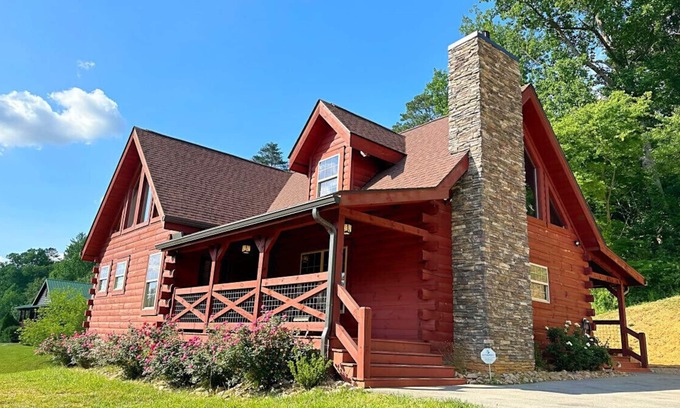 Gatlinburg - Pigeon Forge Cabin | **Emmy Bears Cabin**