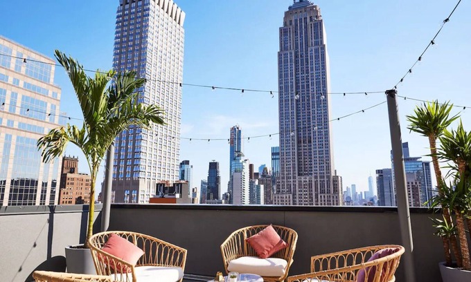 Midtown Hotel | Empire State View Queen | Hotel Hendricks | Close to Central Park Zoo