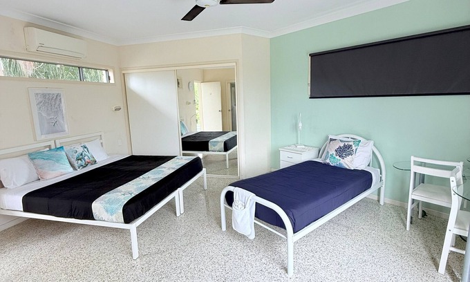 Emu Park Resort | Emu Park Beach resort. Family Rooms for 3 guest.