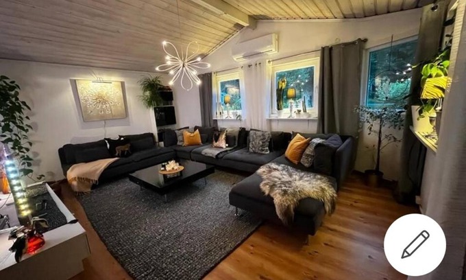Eskilstuna Villa | En liten trevlig villa nära stranden och travbanan.