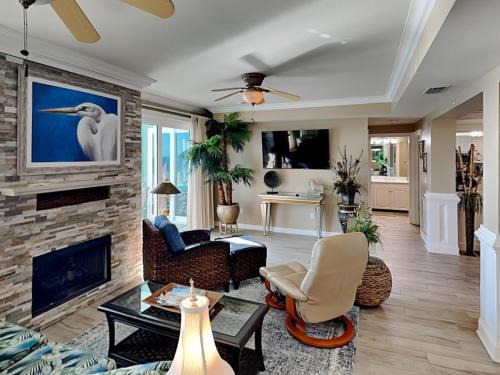 Silver Sands Beach Apartment | En Soleil #922 West