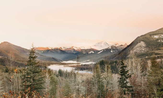 Glacier Apartment | En Suite #15 - Mountain Views - Hot Tub - Pets Ok