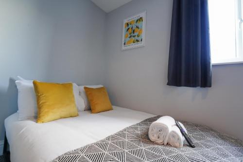 Llanelli Apartment | En-Suite Double Rooms, Smart TV Comfy Style