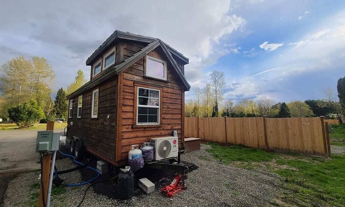 Sumner Cabin | Encanto Tiny House (Puyallup, WA)