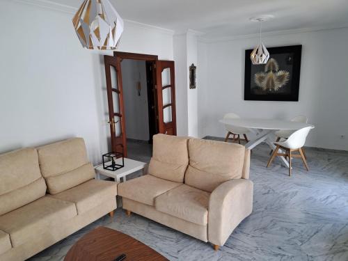 Lebrija Apartment | Encanto Urbano: Piso céntrico totalmente equipado