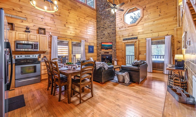 Sevierville Cabin | Enchanted Escape-Luxury Cabin,Gated,Pools,Mini-golf, Brand New Multi-Game Arcade