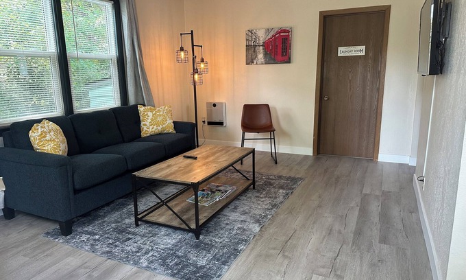 West Spokane Apartment | Enchanted Finch Arboretum 1BR Duplex/AC/Driveway Parking