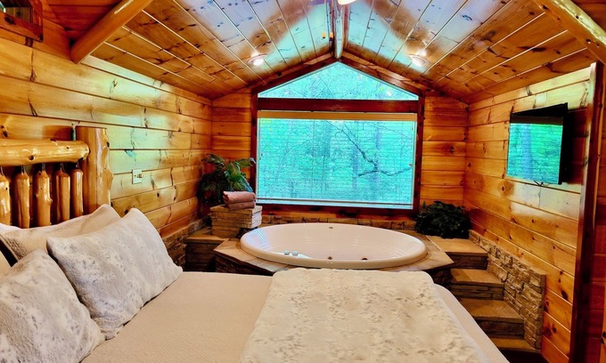 Eureka Springs Cabin | Enchanted Forest Hilltop Hideaway- 1 bedroom Cabin with Jacuzzi tub! Hiking Trail & Cave on property!