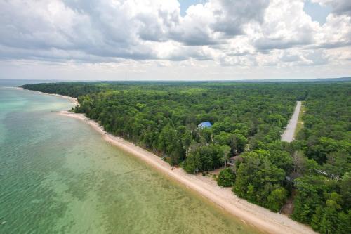 Rogers City House | Enchanted Lake Huron Cottage with Beach Access!