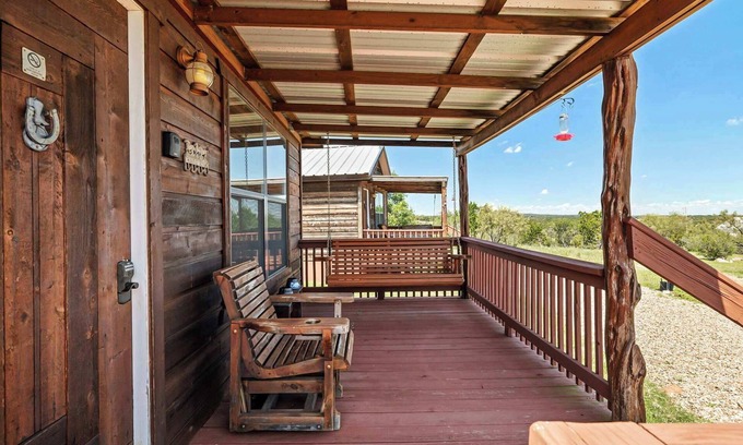 Fredericksburg Cabin | Enchanted Rockview Cabin 4 | Accessible | 2 Queens