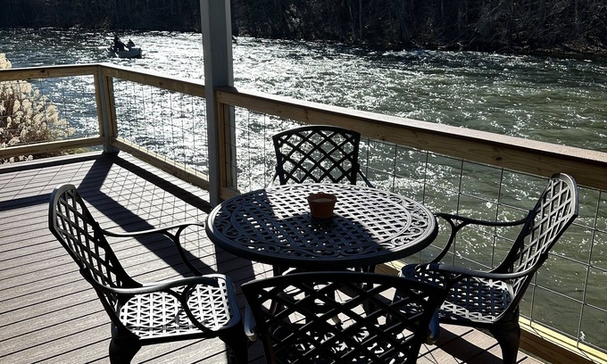 Bristol House | Enchanting 2 Bedroom Cottage with Porch over the South Holston River & Firepit!