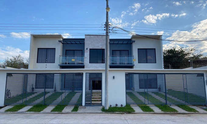 Comayagua Apartment | Enchanting 2-bedroom apartment with AC near to Palmerola