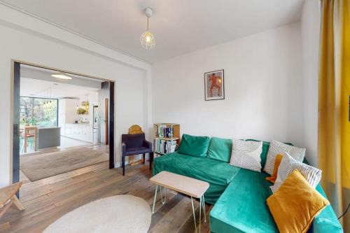 Lea Bridge House | Enchanting 3 bedroom house with garden in Leyton