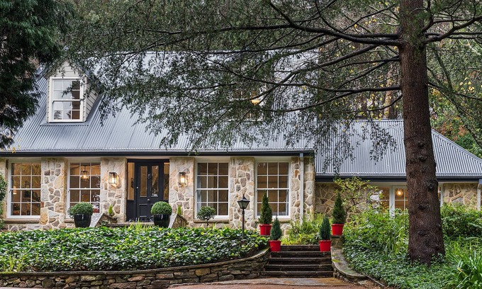 Bowral House | Enchanting 4-Bed Cottage With Picturesque Garden
