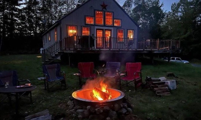 Sunday River Area Ski Chalet | Enchanting 4-bedroom chalet with WiFi in Andover
