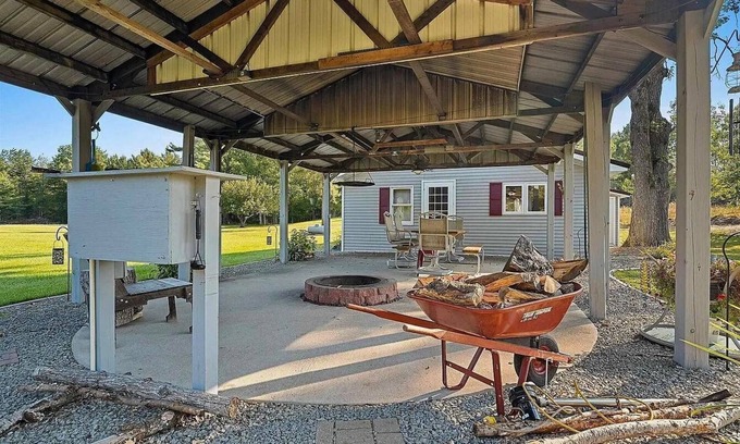 Wauksaukee Cottage | Enchanting cottage in charming Wausaukee with miles of walking trails